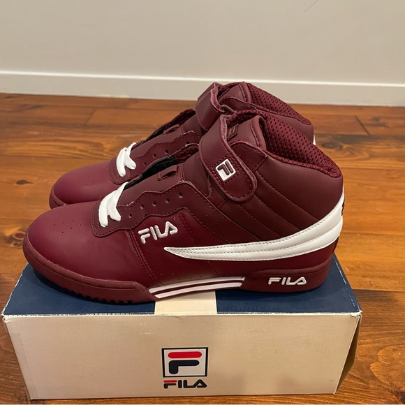Vintage never worn 2000s Fila Sneakers - Picture 1 of 4